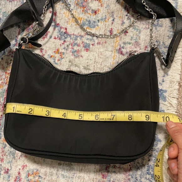 small black purse with adjustable strap & chain - Picture 5 of 8